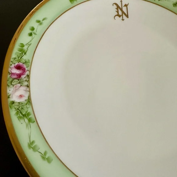 VINTAGE/ANTIQUE T&V LIMOGES FRANCE GOLD RIM WITH FLORAL PLATE - Picture 2 of 7